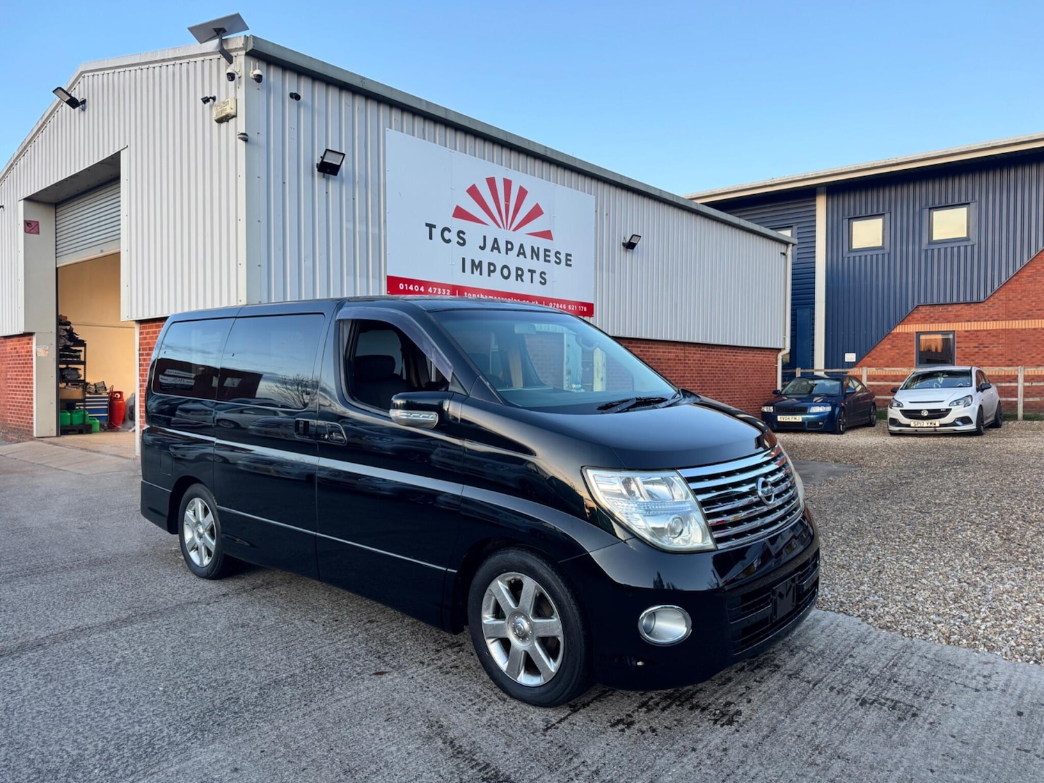 Used Nissan Elgrand for sale - 76714646: Photo 1