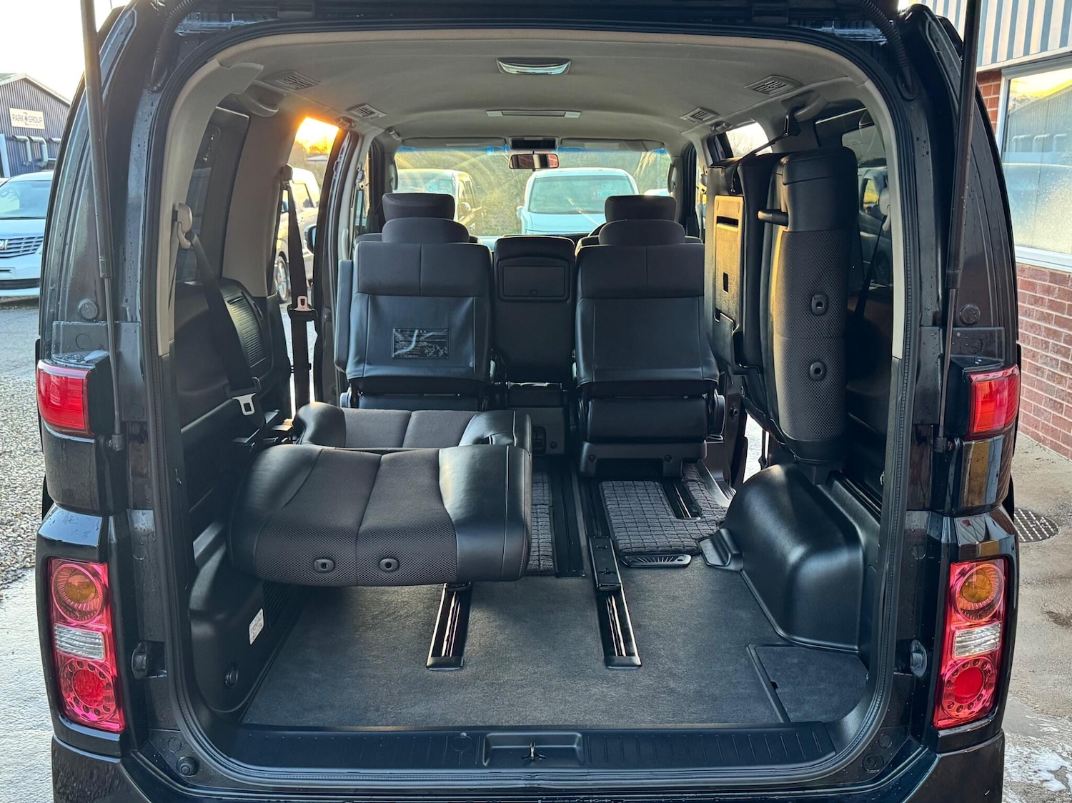 Used Nissan Elgrand for sale - 76714646: Photo 21