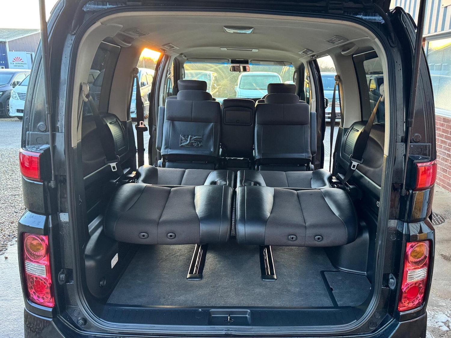 Used Nissan Elgrand for sale - 76714646: Photo 22