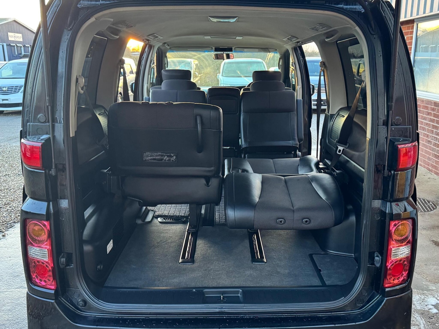 Used Nissan Elgrand for sale - 76714646: Photo 23