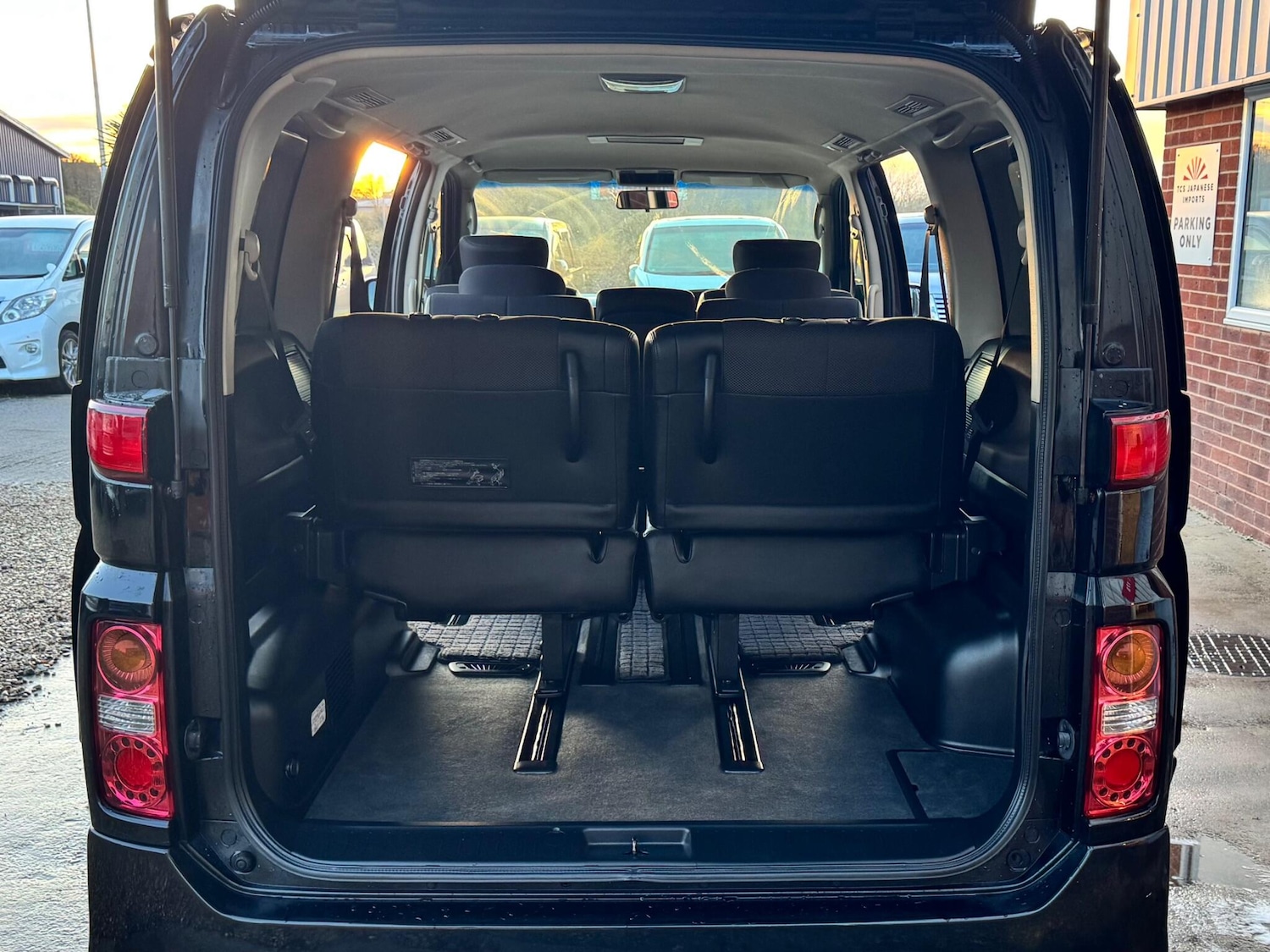 Used Nissan Elgrand for sale - 76714646: Photo 24