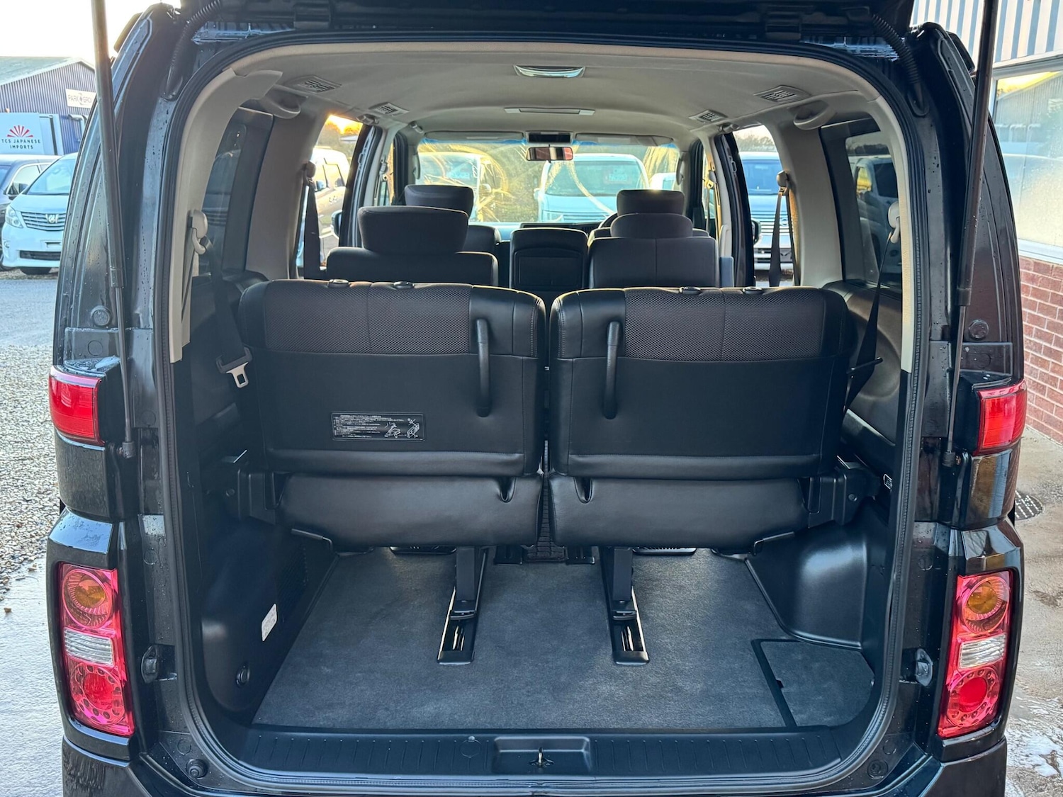 Used Nissan Elgrand for sale - 76714646: Photo 25