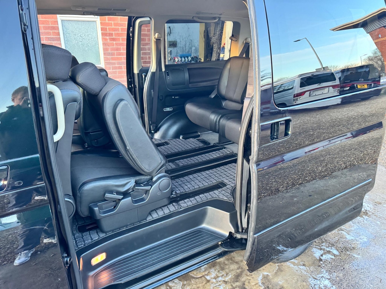 Used Nissan Elgrand for sale - 76714646: Photo 28