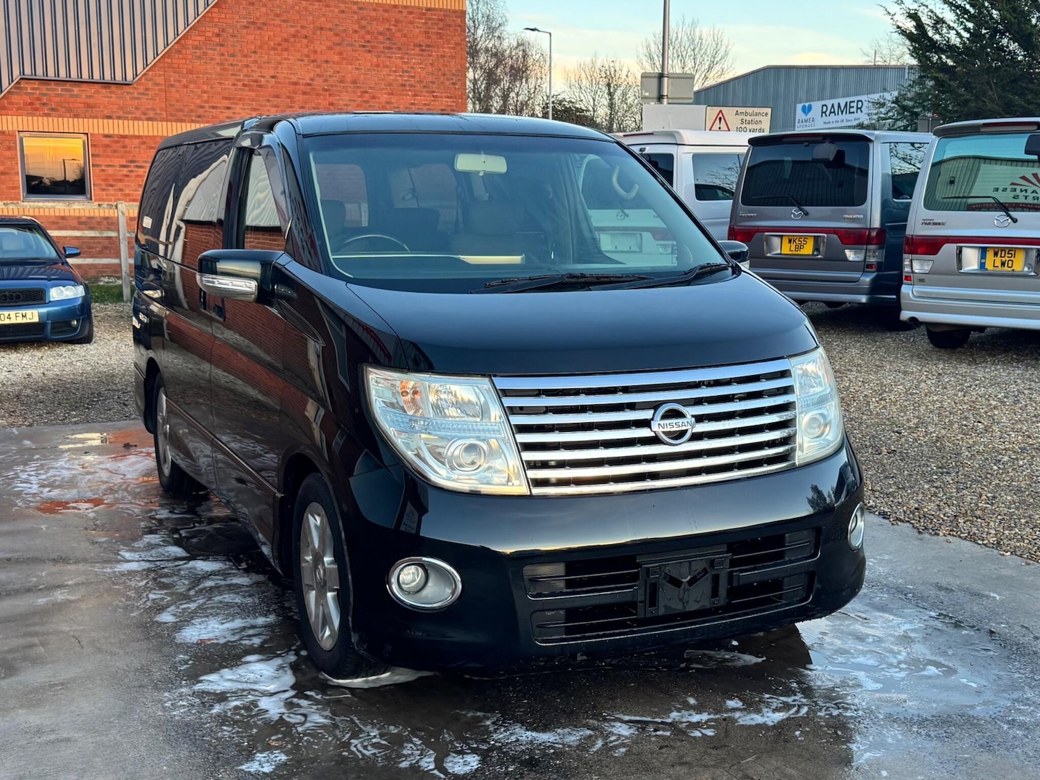 Used Nissan Elgrand for sale - 76714646: Photo 5