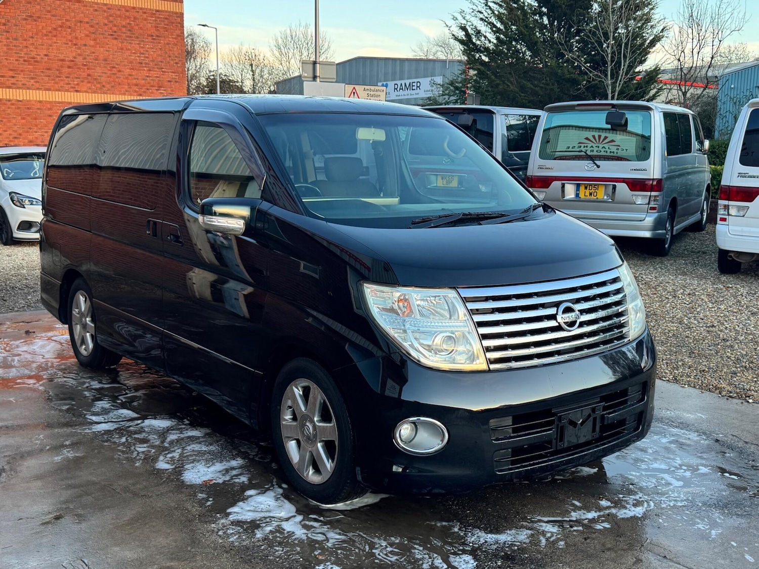 Used Nissan Elgrand for sale - 76714646: Photo 6