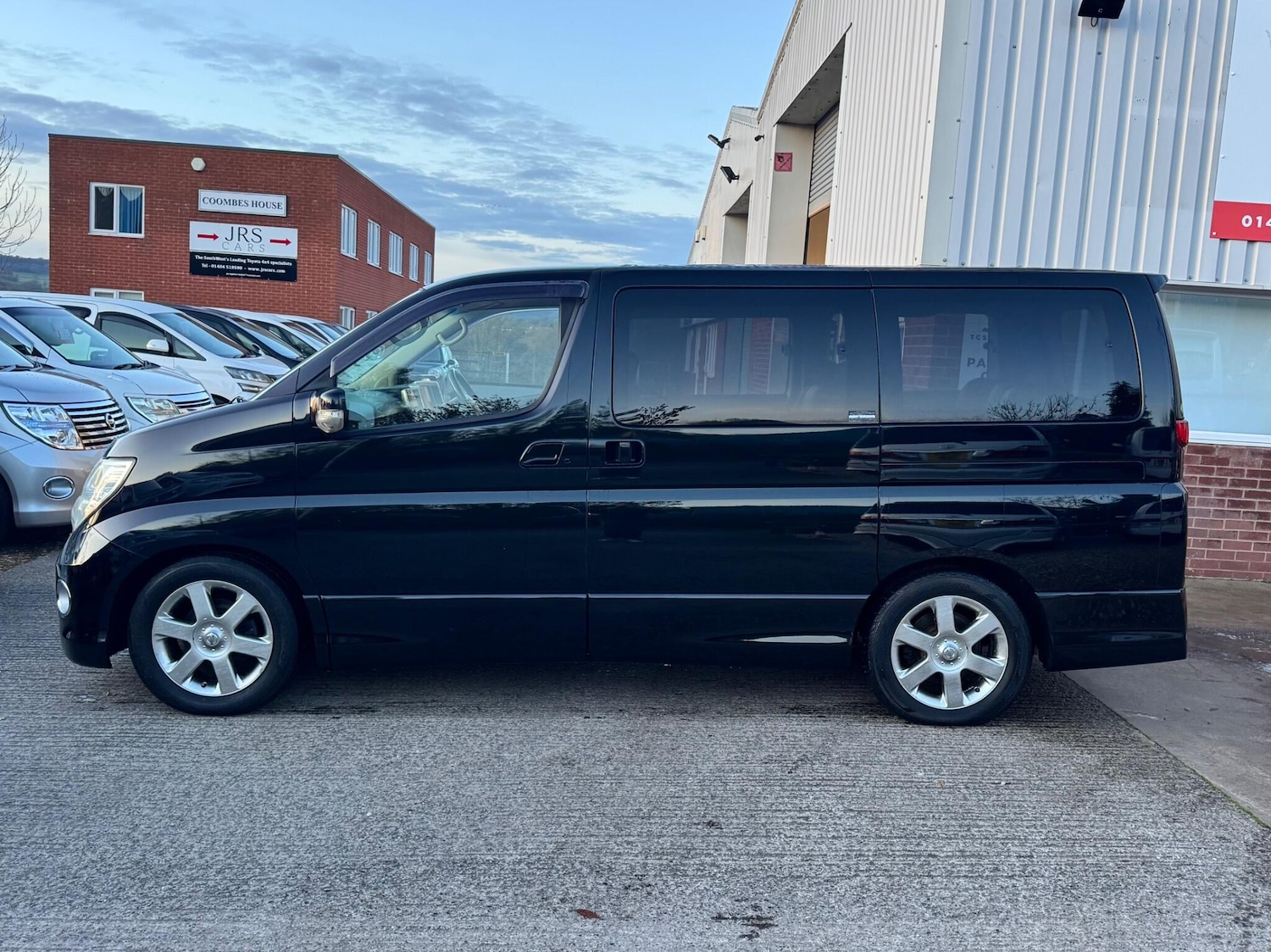 Used Nissan Elgrand for sale - 76714646: Photo 9