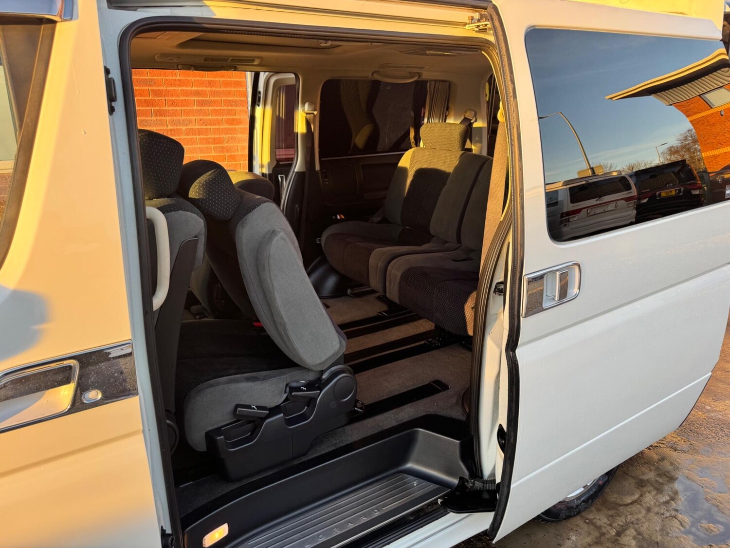 Used Nissan Elgrand 2024 for sale - 77934122: Photo 18