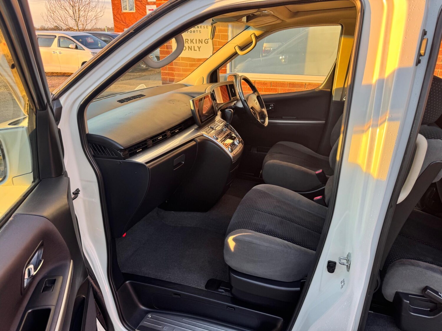 Used Nissan Elgrand 2024 for sale - 77934122: Photo 27