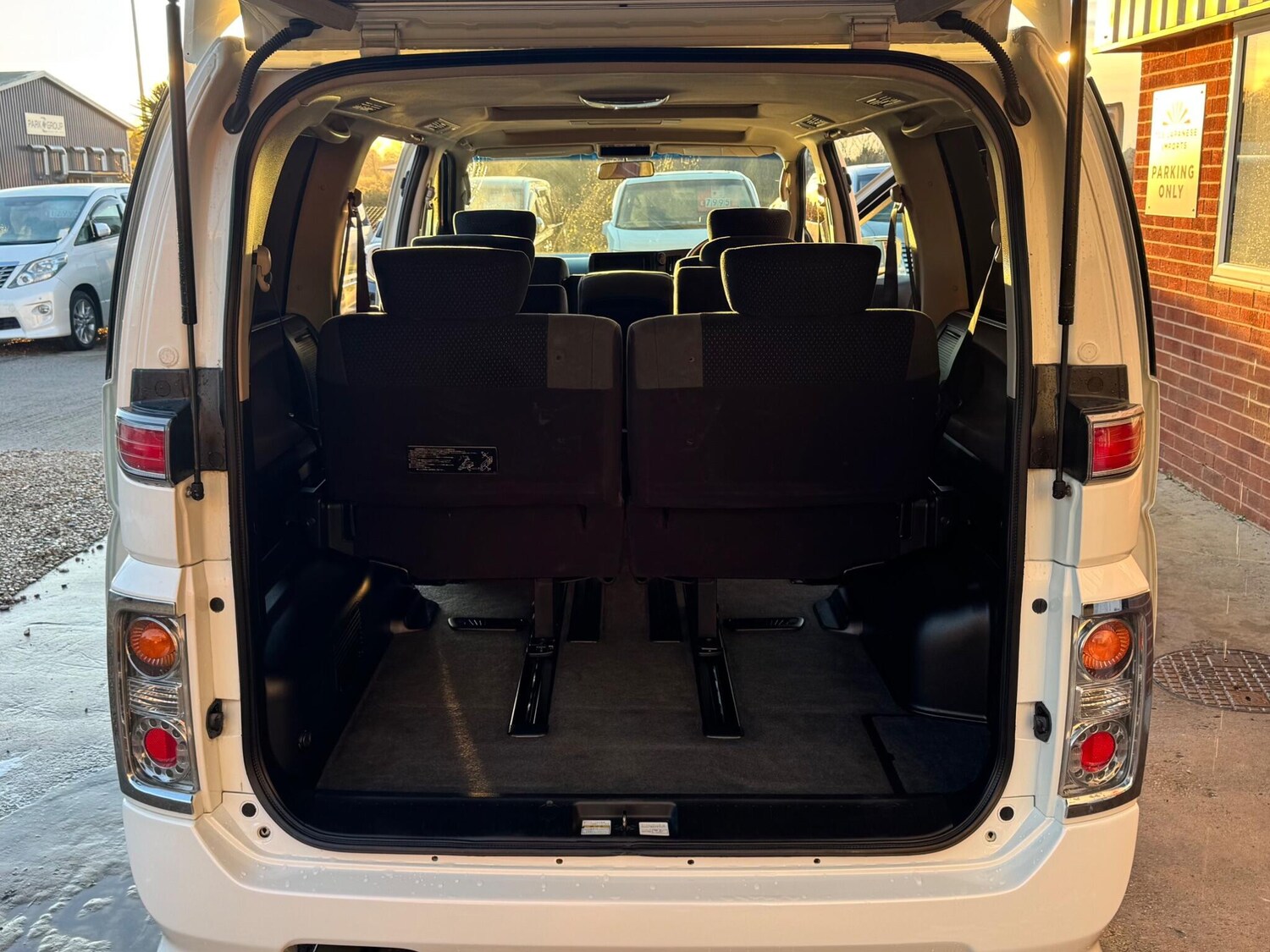 Used Nissan Elgrand 2024 for sale - 77934122: Photo 31