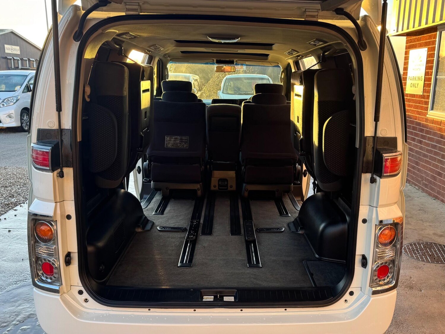 Used Nissan Elgrand 2024 for sale - 77934122: Photo 32