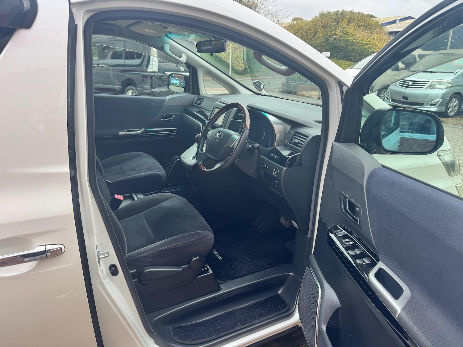 Used Toyota Vellfire 2022 for sale - 76457229: Photo 16