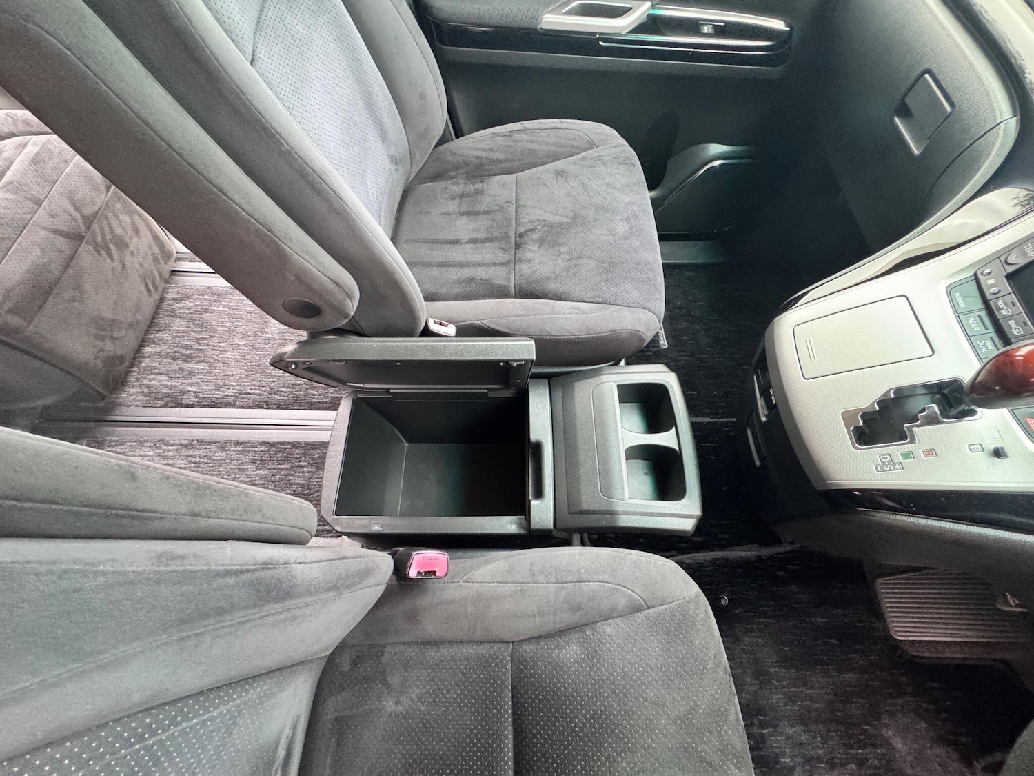 Used Toyota Vellfire 2022 for sale - 76457229: Photo 32