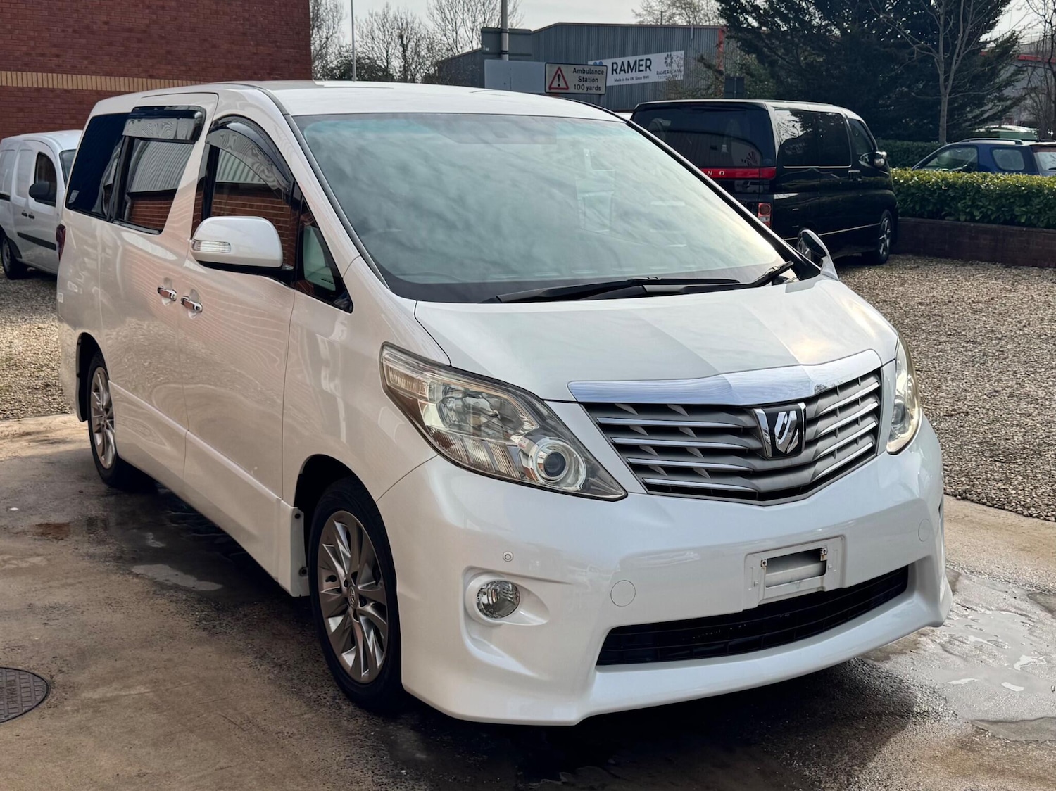 Used Toyota Alphard for sale - 78128206: Photo 2