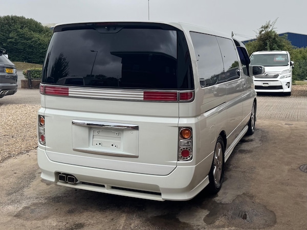 Used Nissan Elgrand for sale - 75588646: Photo 14