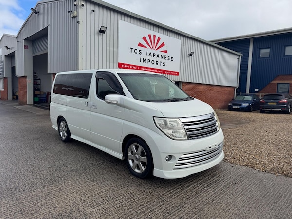 Used Nissan Elgrand for sale - 75588646: Photo 2