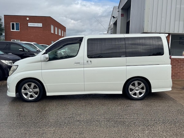 Used Nissan Elgrand for sale - 75588646: Photo 9