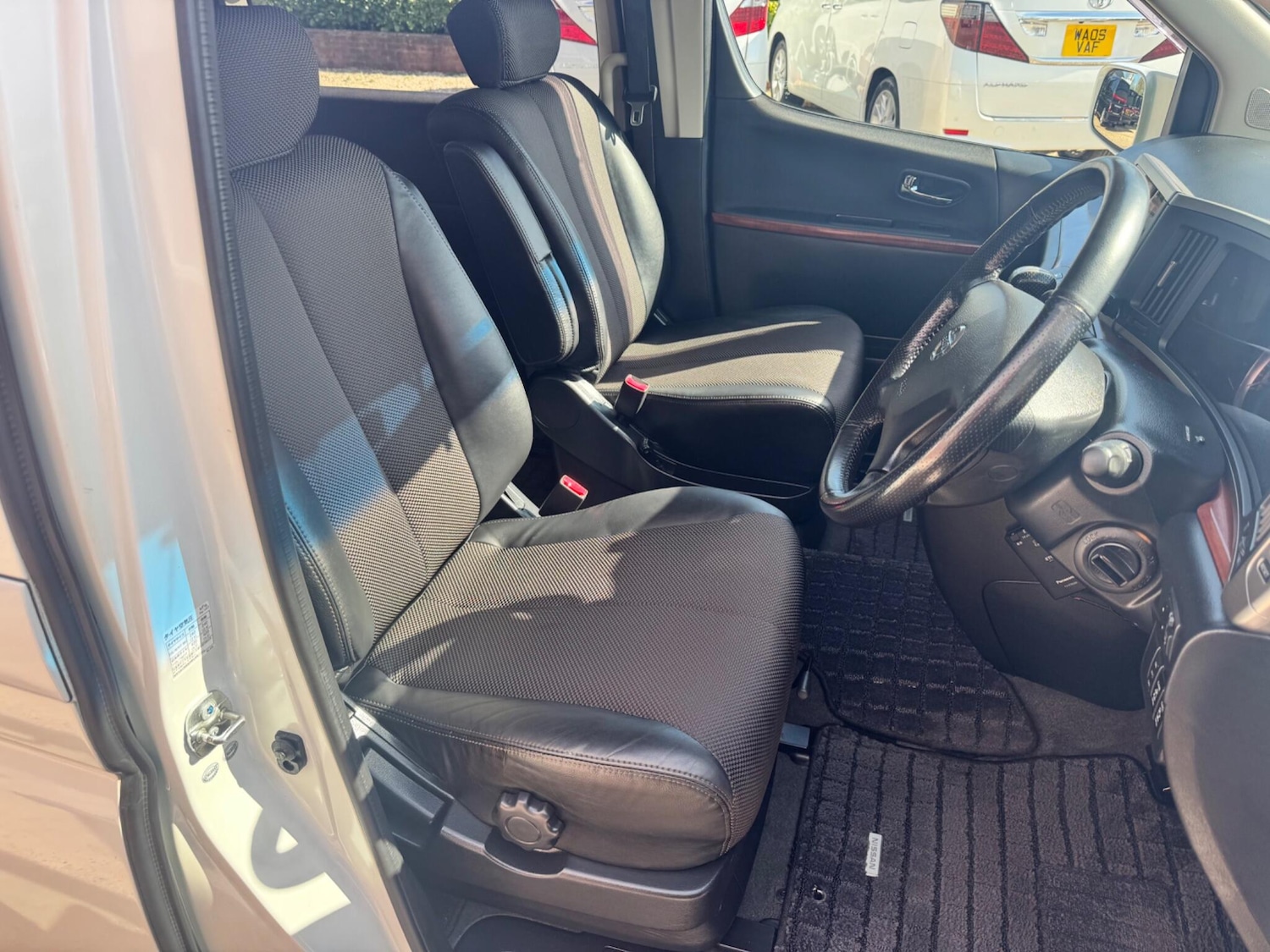 Used Nissan Elgrand for sale - 78170181: Photo 15