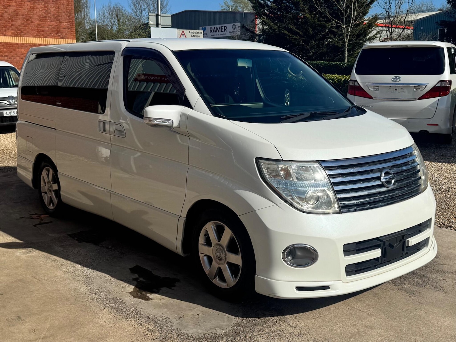 Used Nissan Elgrand for sale - 78170181: Photo 2