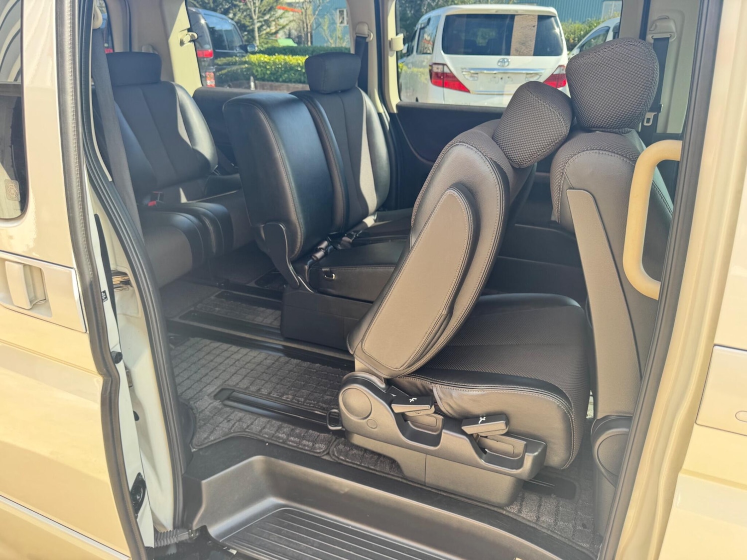 Used Nissan Elgrand for sale - 78170181: Photo 21