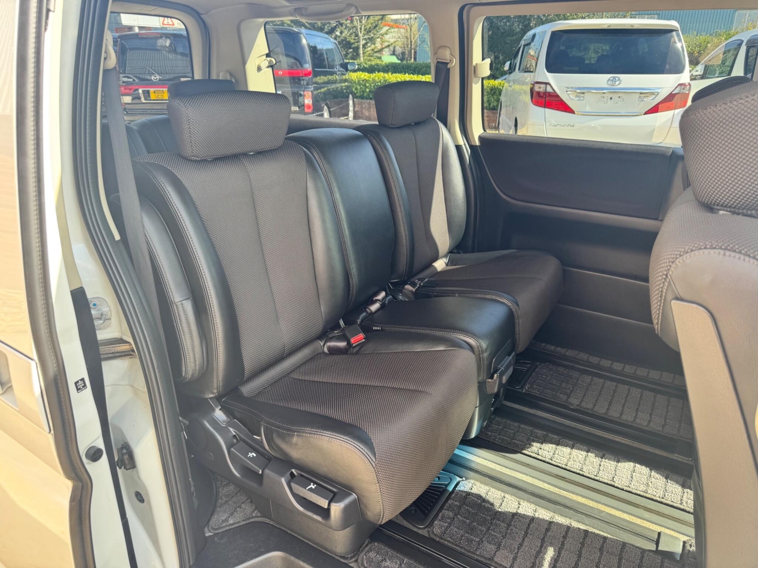 Used Nissan Elgrand for sale - 78170181: Photo 22