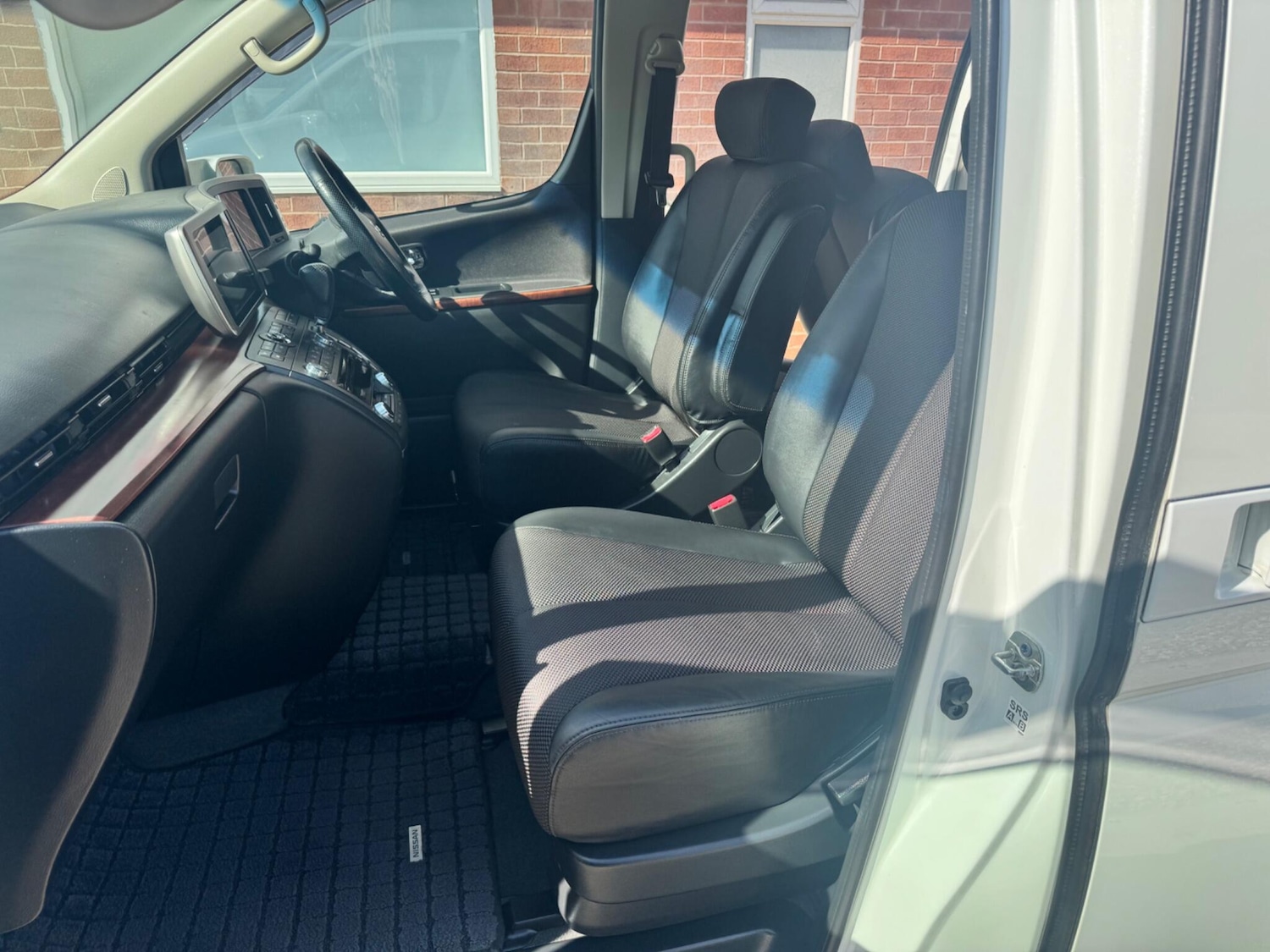 Used Nissan Elgrand for sale - 78170181: Photo 24