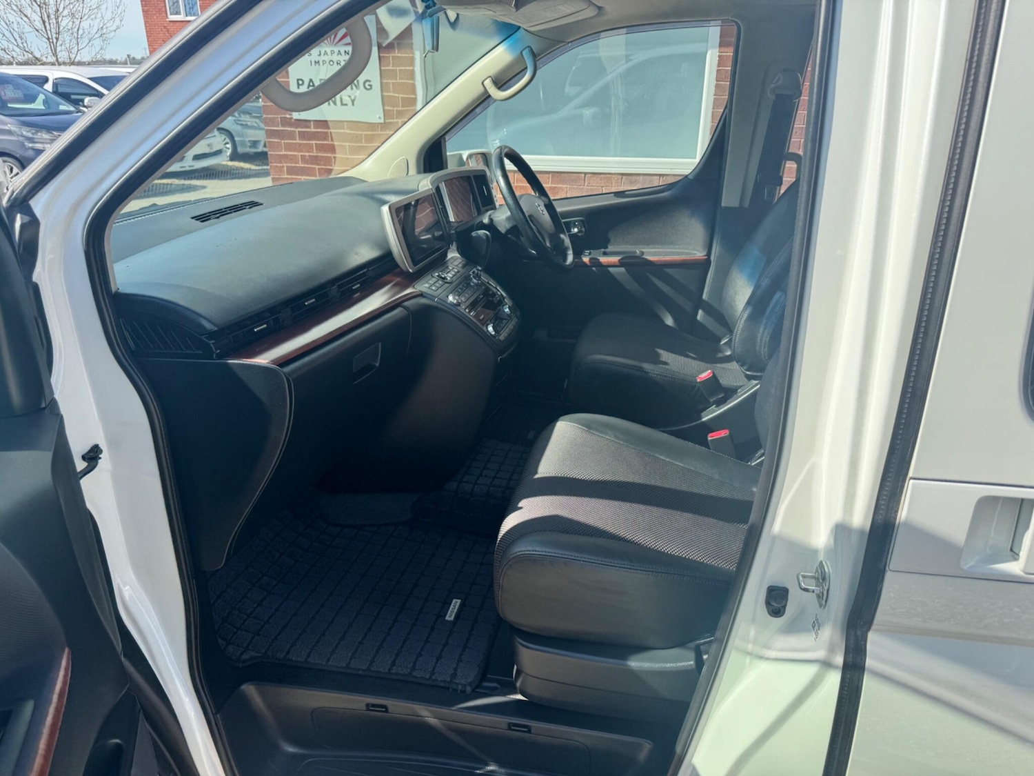 Used Nissan Elgrand for sale - 78170181: Photo 25