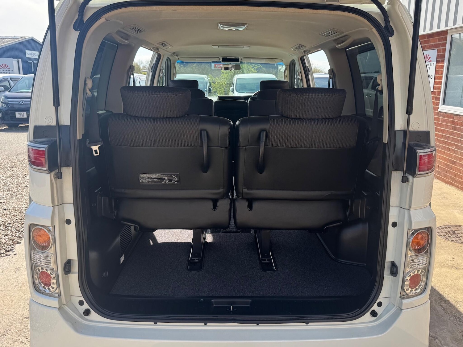 Used Nissan Elgrand for sale - 78170181: Photo 26