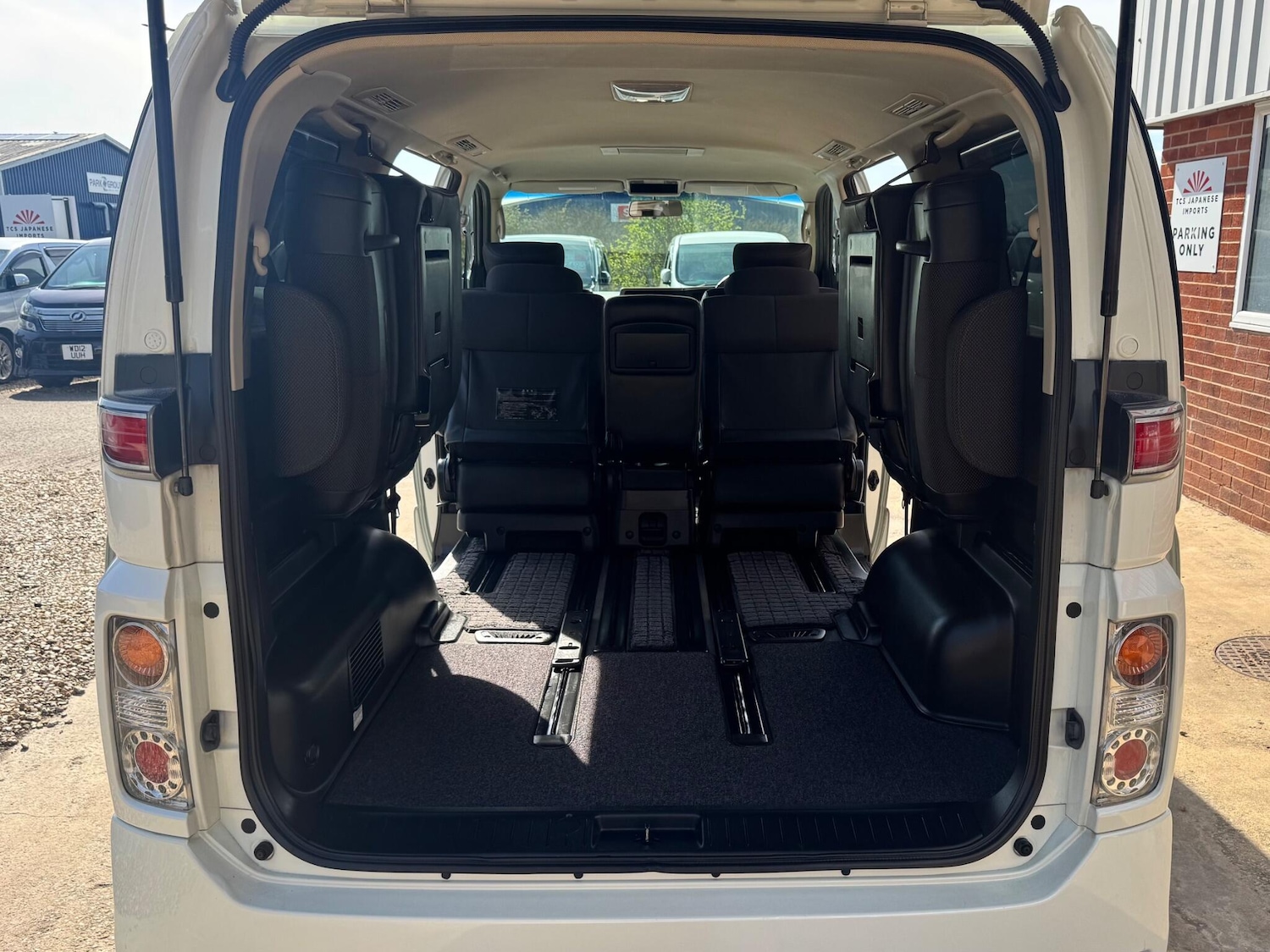 Used Nissan Elgrand for sale - 78170181: Photo 27