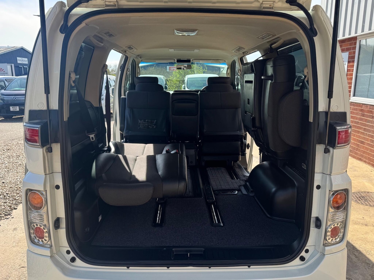 Used Nissan Elgrand for sale - 78170181: Photo 28