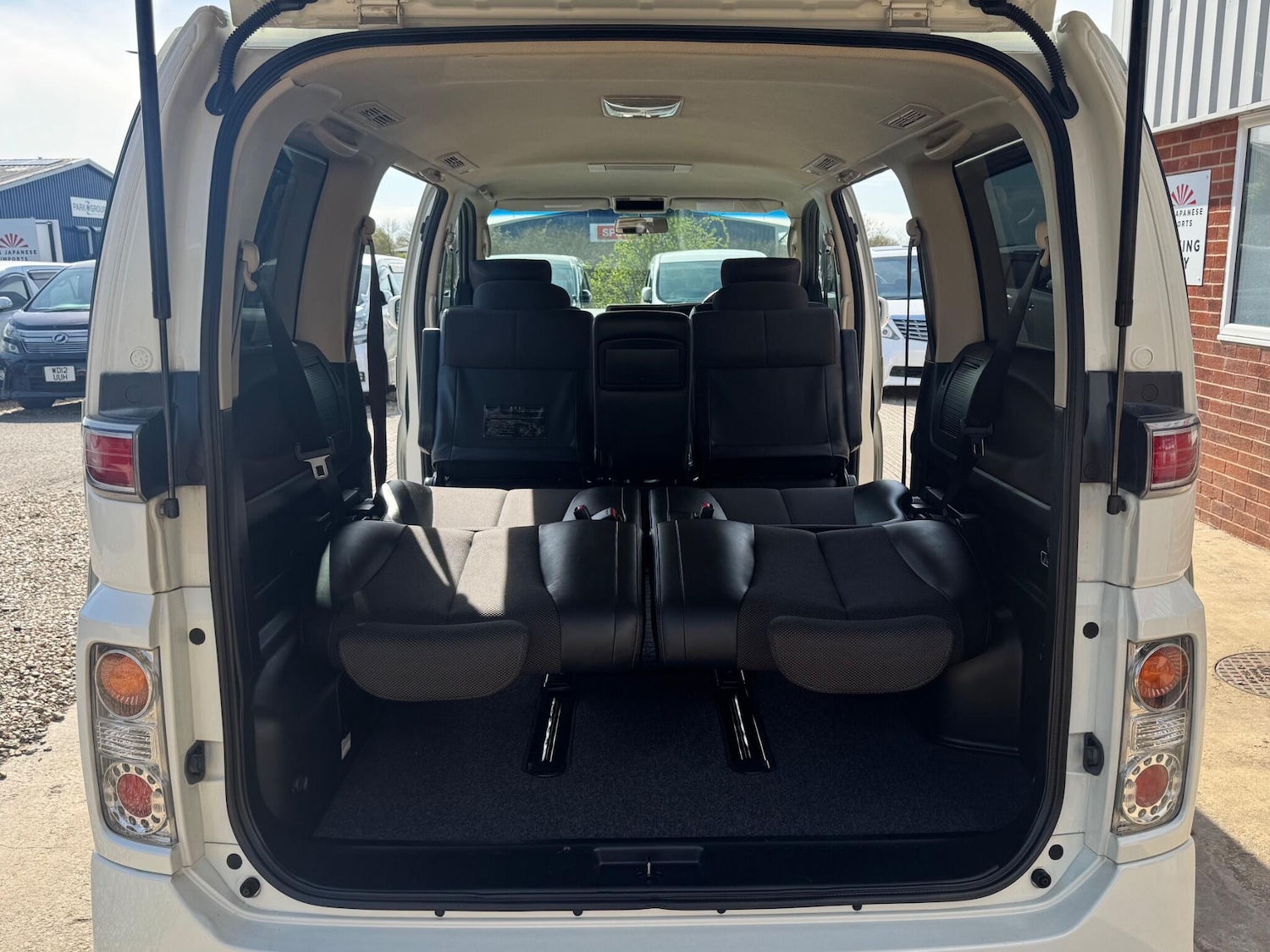 Used Nissan Elgrand for sale - 78170181: Photo 29