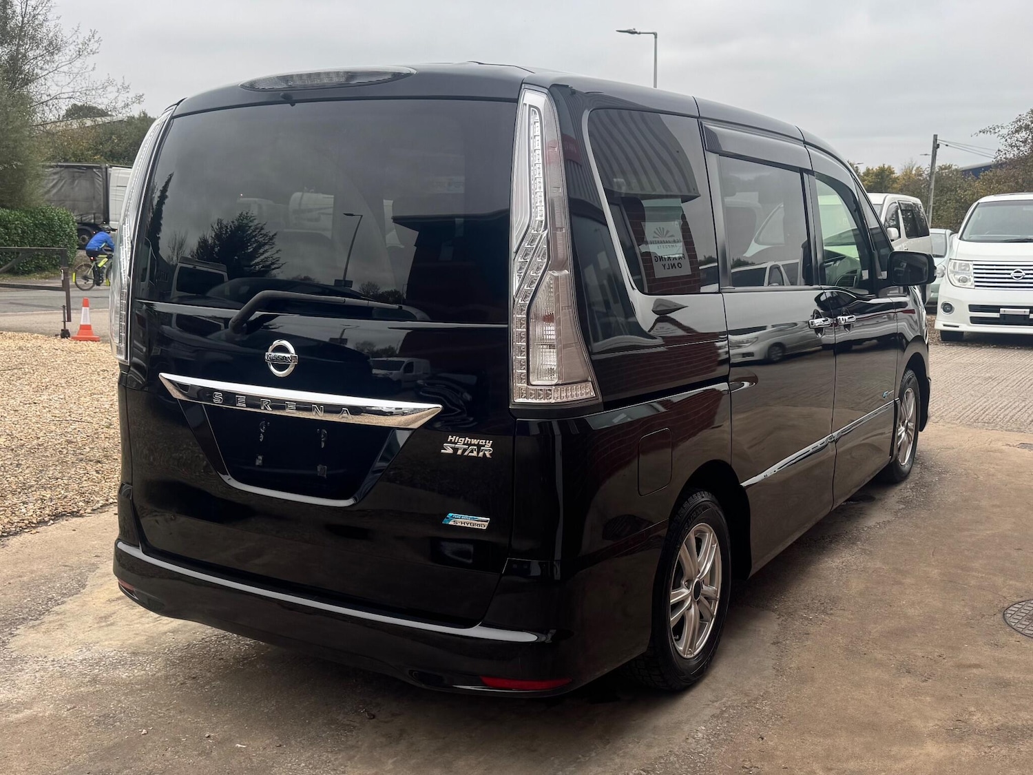 Used Nissan Serena for sale - 76458147: Photo 12