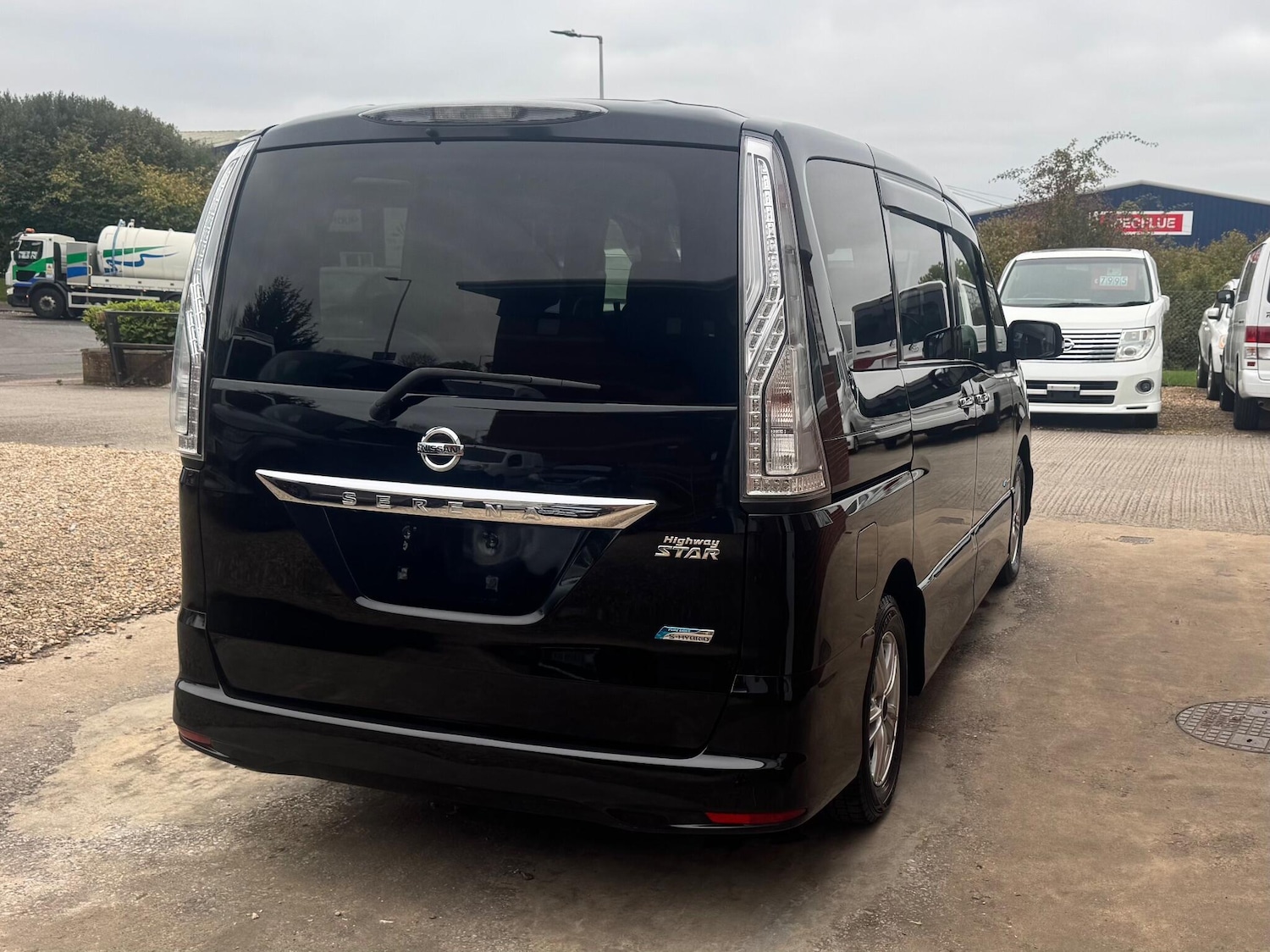 Used Nissan Serena for sale - 76458147: Photo 13