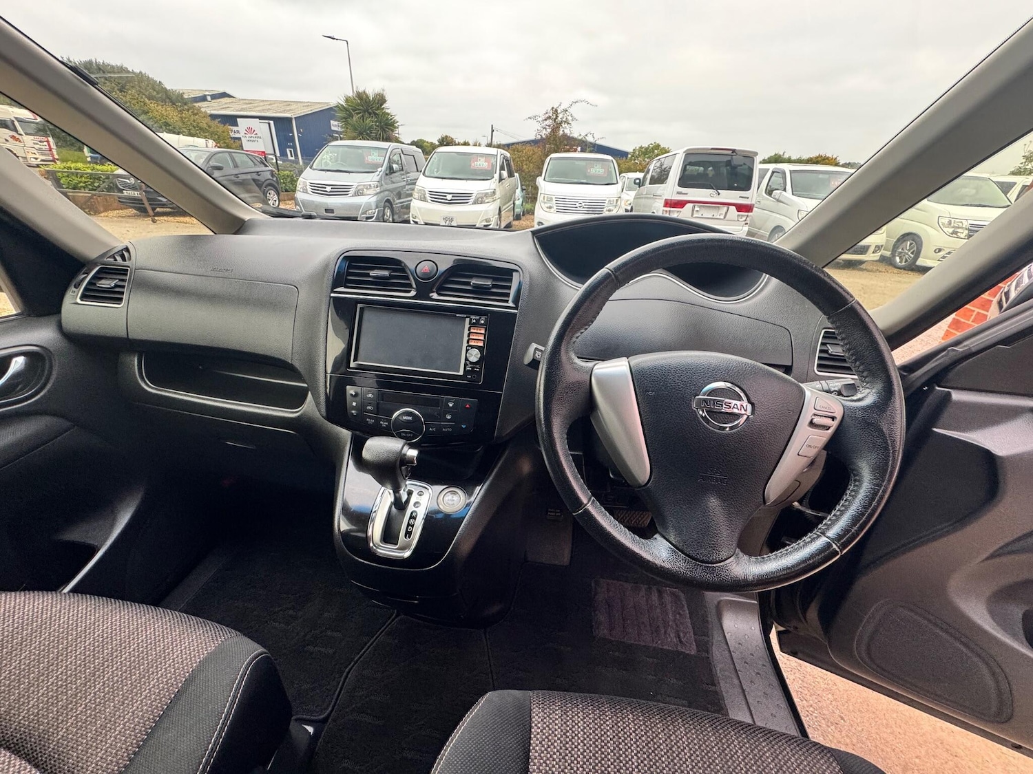 Used Nissan Serena for sale - 76458147: Photo 15