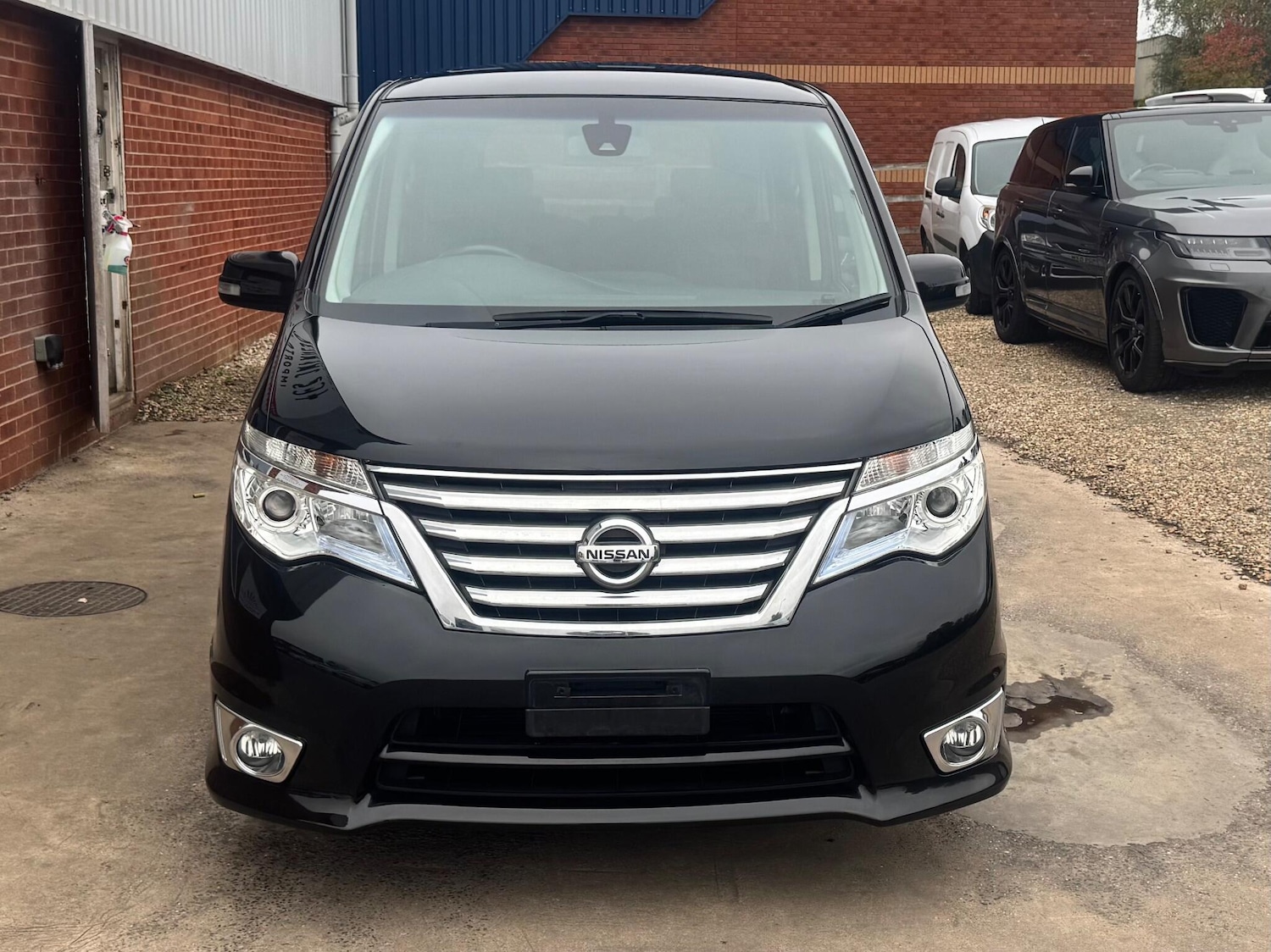 Used Nissan Serena for sale - 76458147: Photo 2