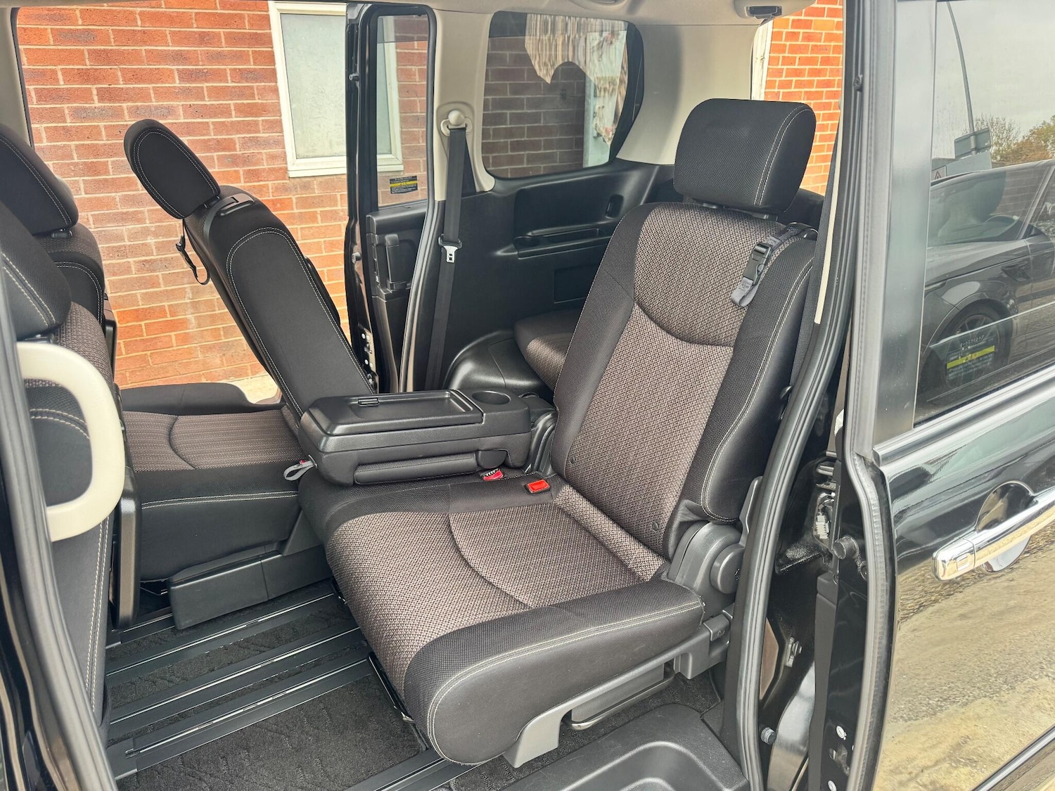 Used Nissan Serena for sale - 76458147: Photo 20