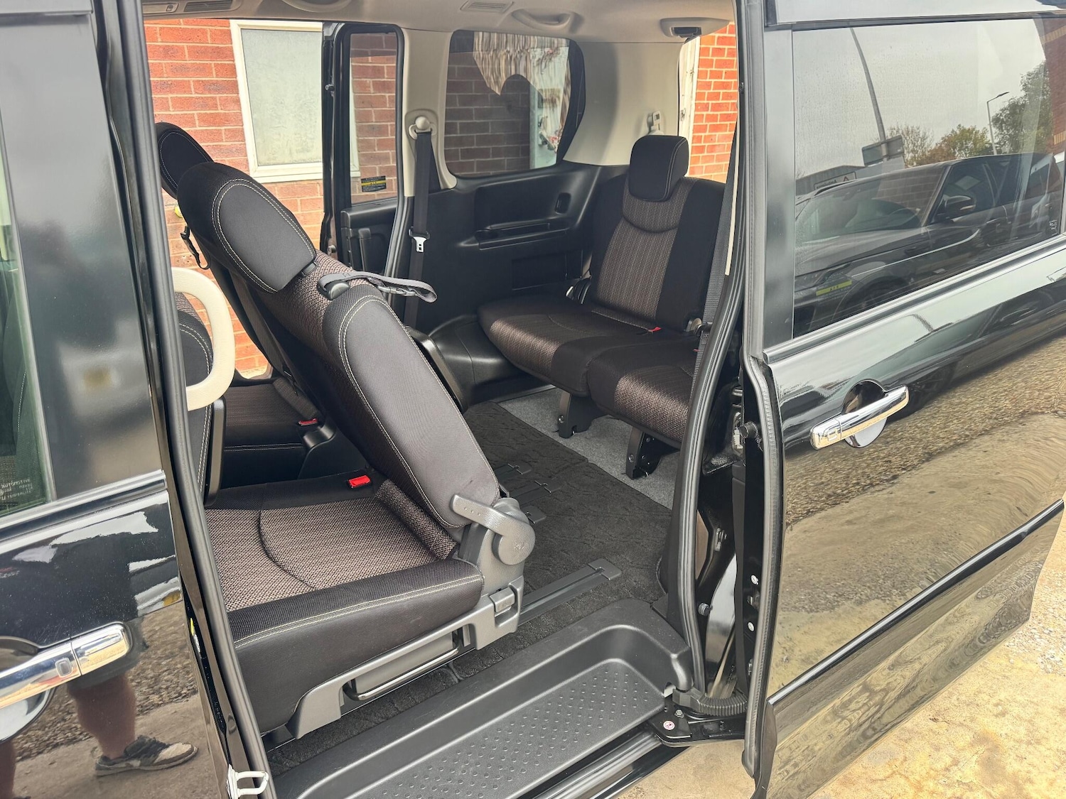 Used Nissan Serena for sale - 76458147: Photo 22