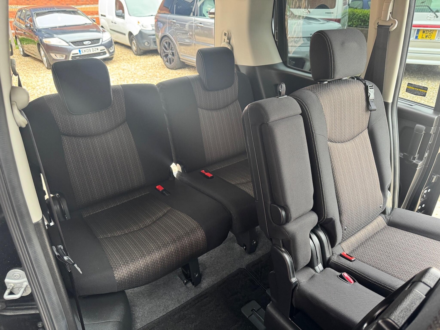 Used Nissan Serena for sale - 76458147: Photo 23