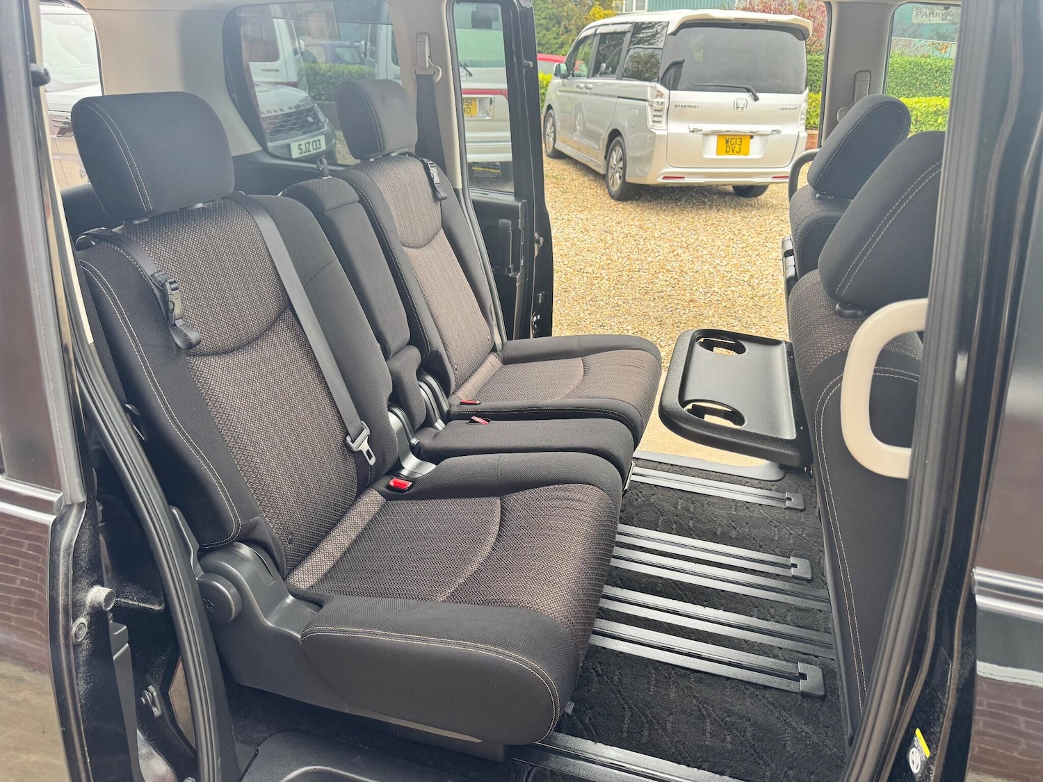 Used Nissan Serena for sale - 76458147: Photo 26