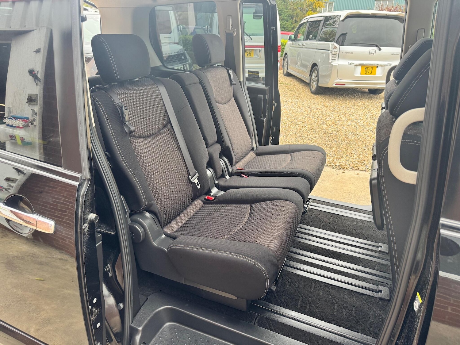 Used Nissan Serena for sale - 76458147: Photo 28