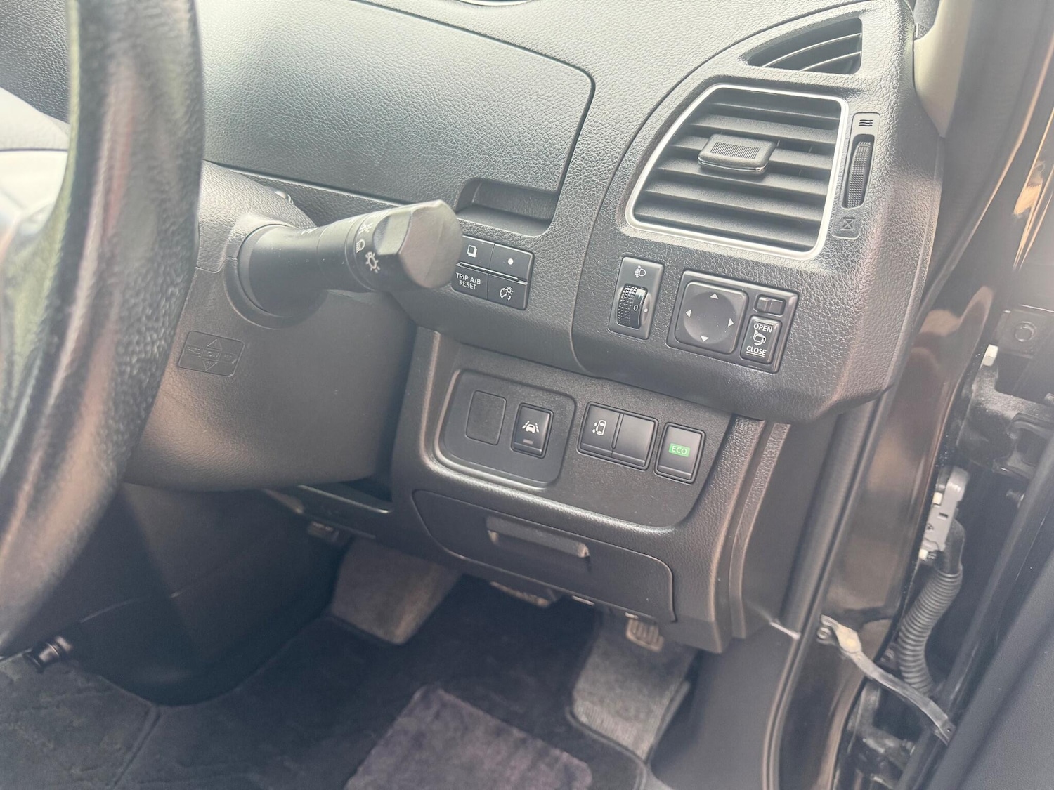 Used Nissan Serena for sale - 76458147: Photo 34