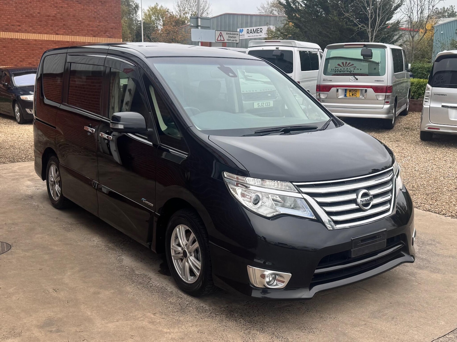 Used Nissan Serena for sale - 76458147: Photo 5