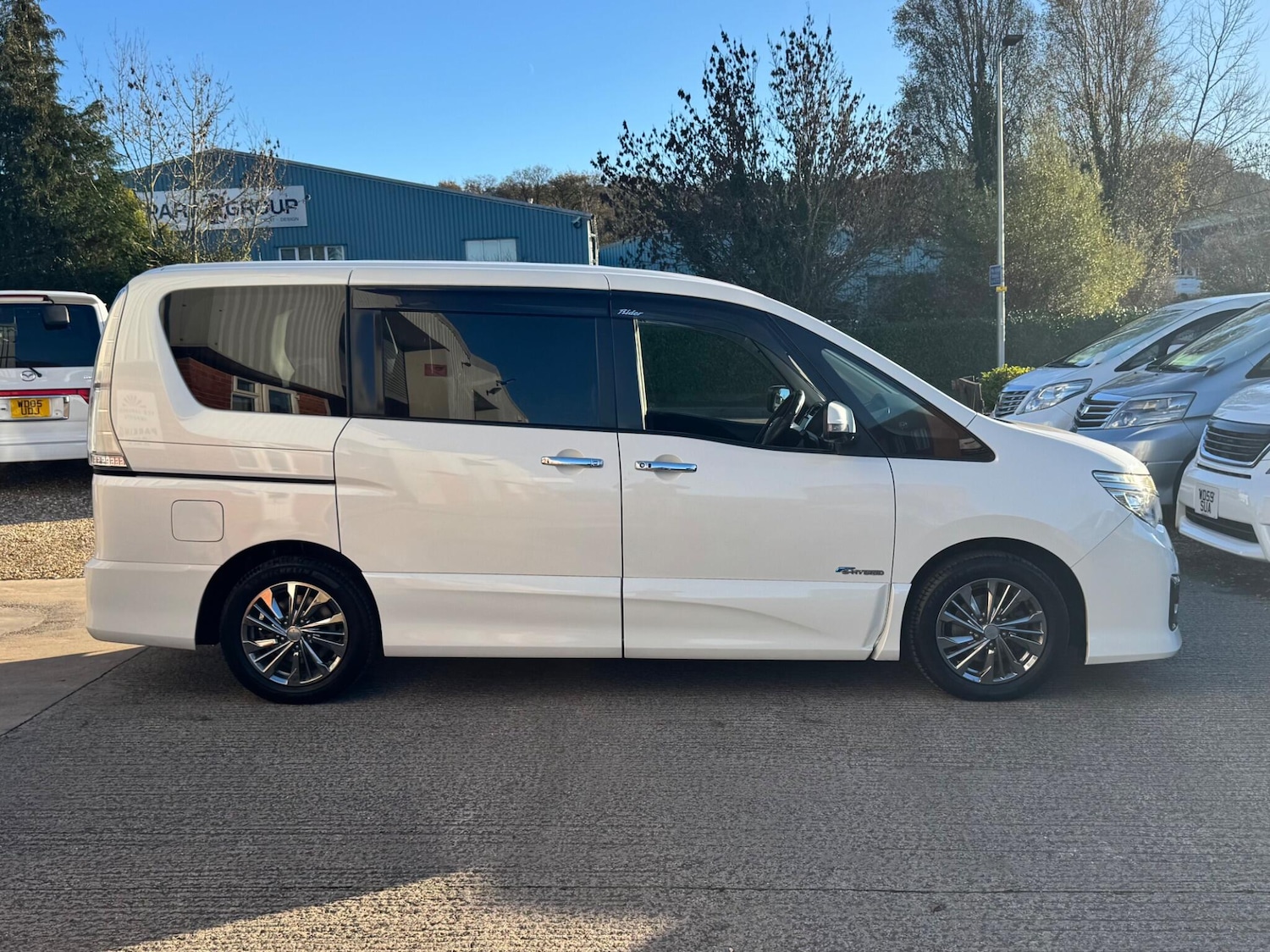 Used Nissan Serena for sale - 76714980: Photo 11