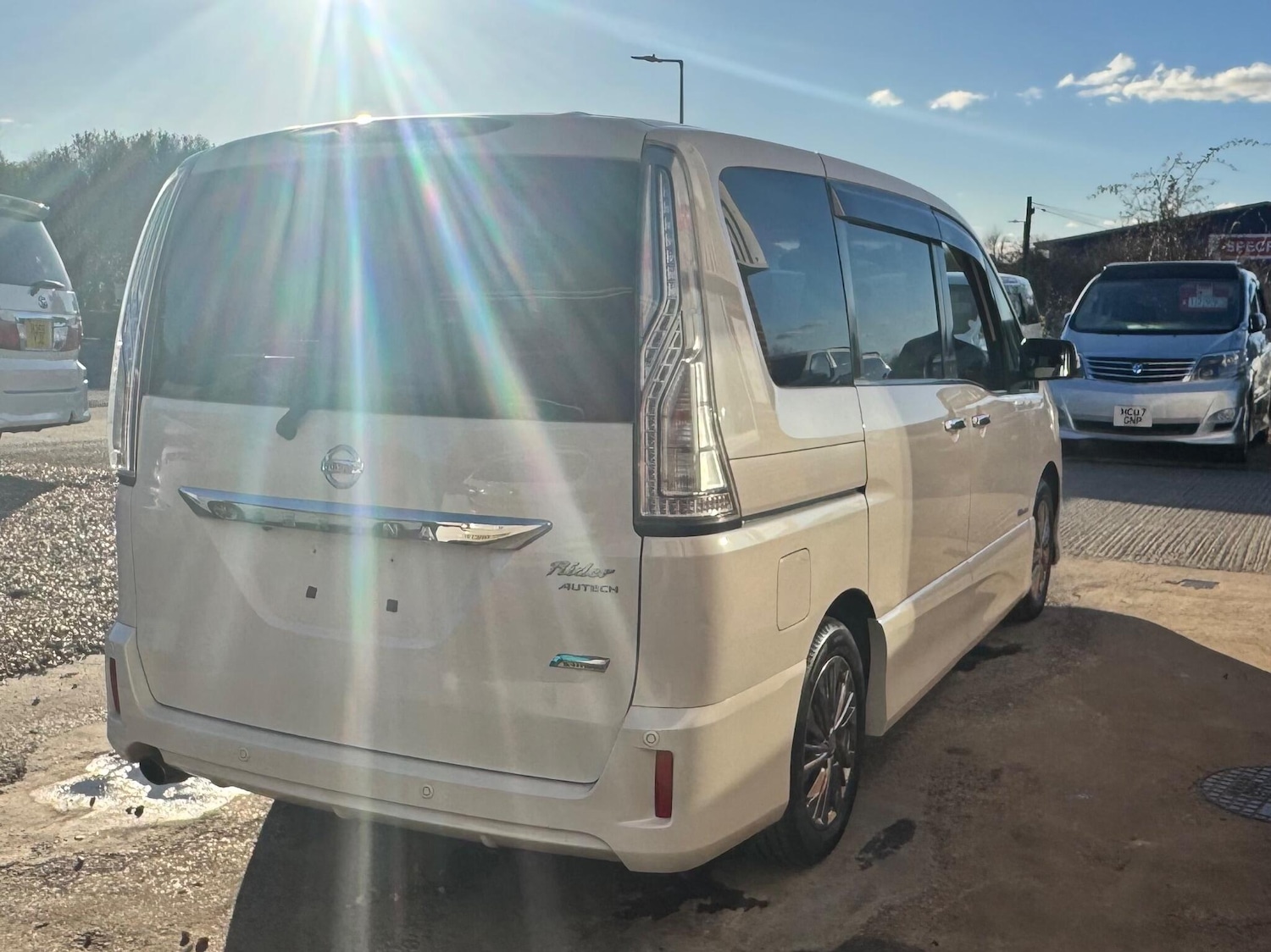 Used Nissan Serena for sale - 76714980: Photo 12