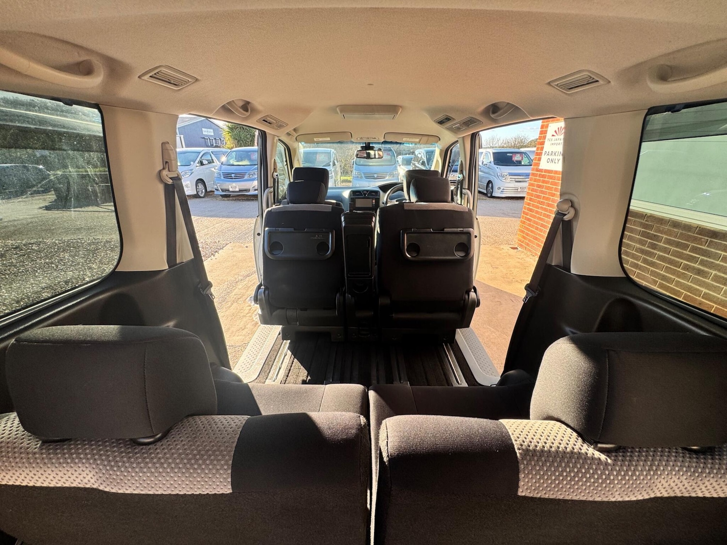 Used Nissan Serena for sale - 76714980: Photo 14