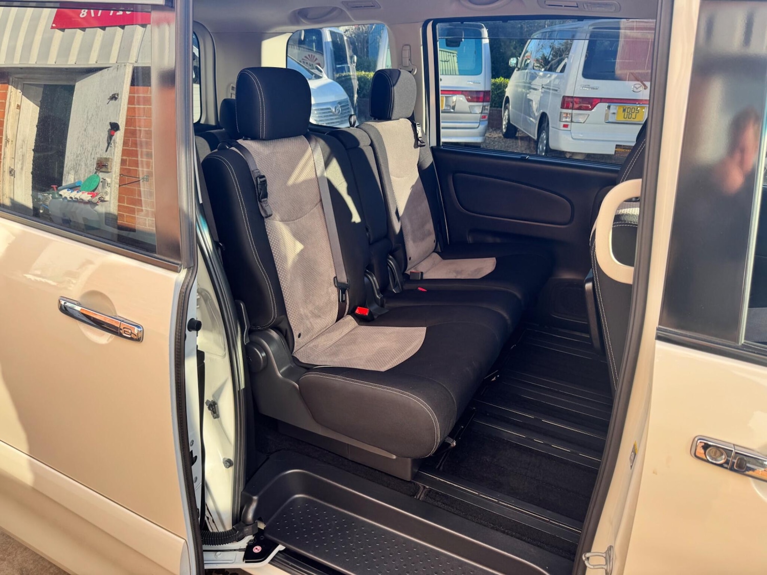 Used Nissan Serena for sale - 76714980: Photo 19