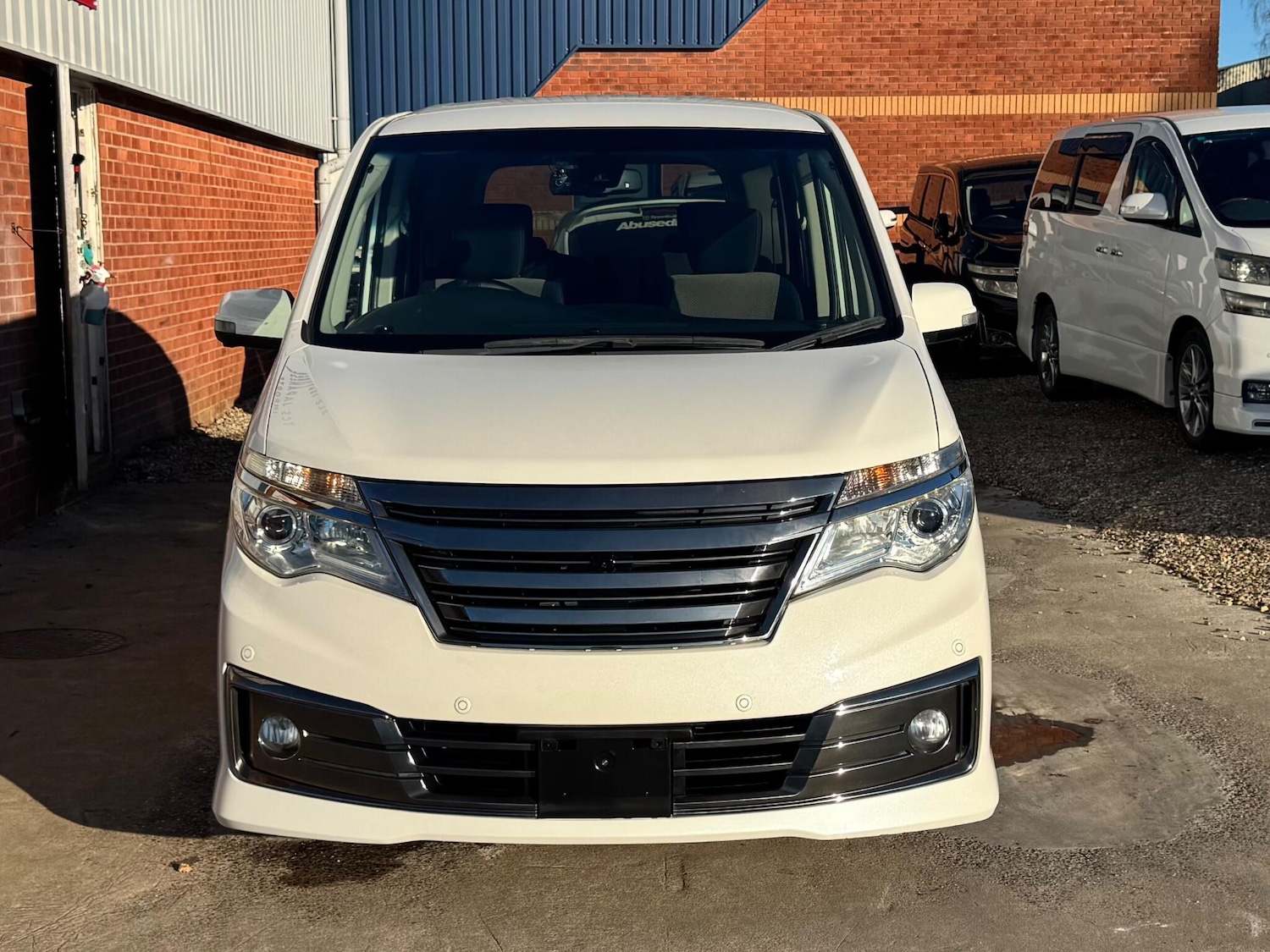 Used Nissan Serena for sale - 76714980: Photo 2