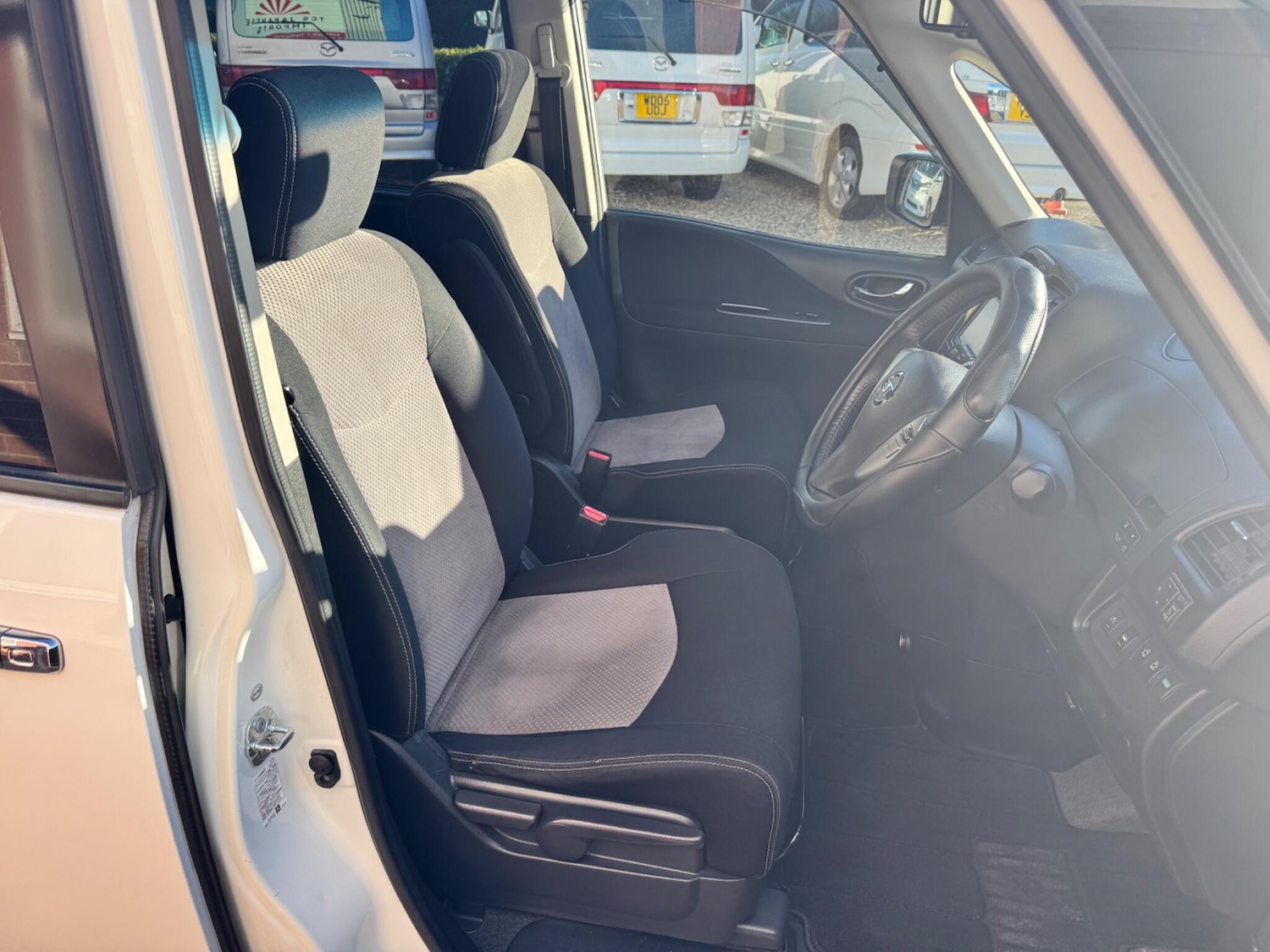 Used Nissan Serena for sale - 76714980: Photo 20