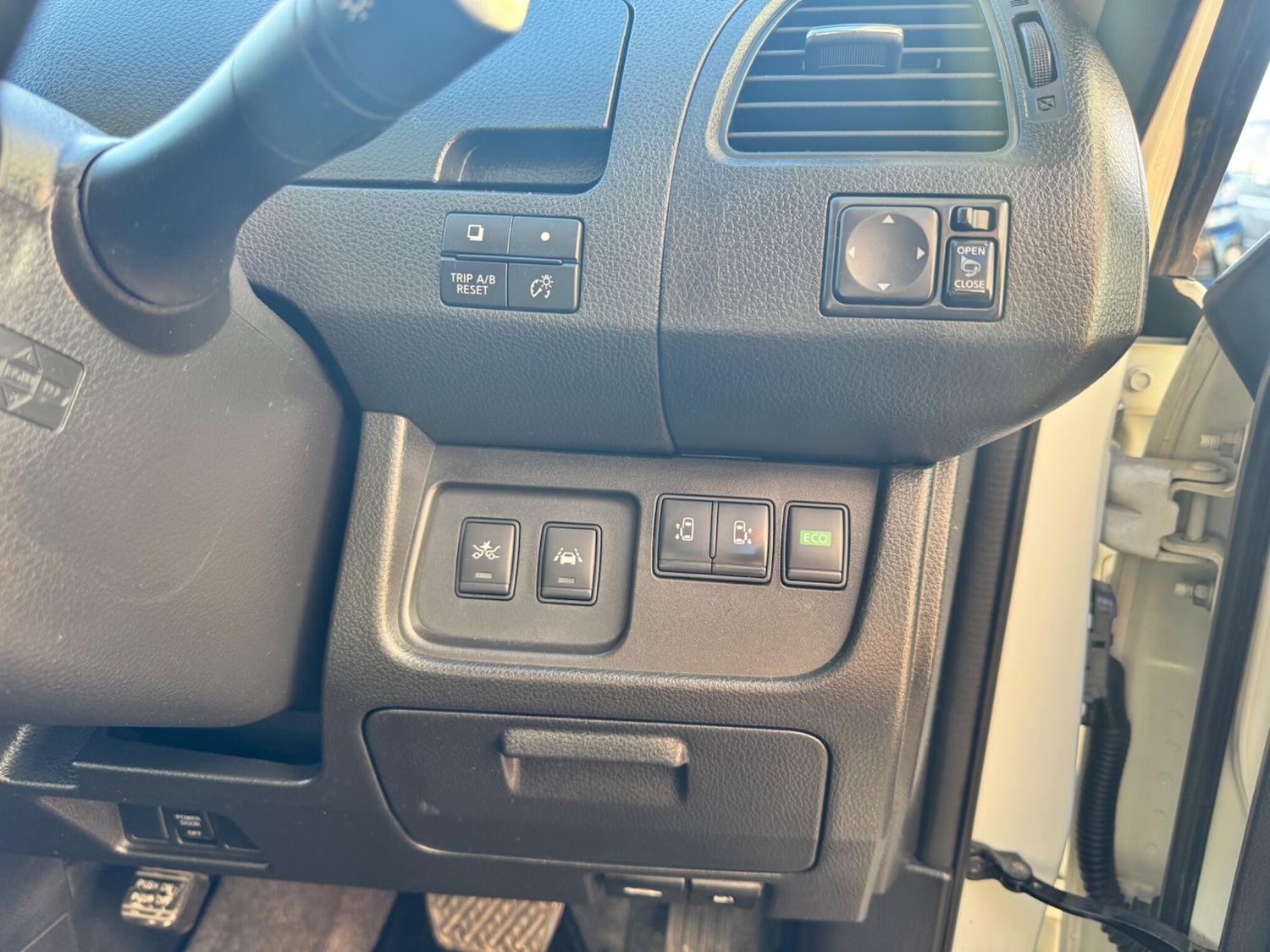 Used Nissan Serena for sale - 76714980: Photo 21