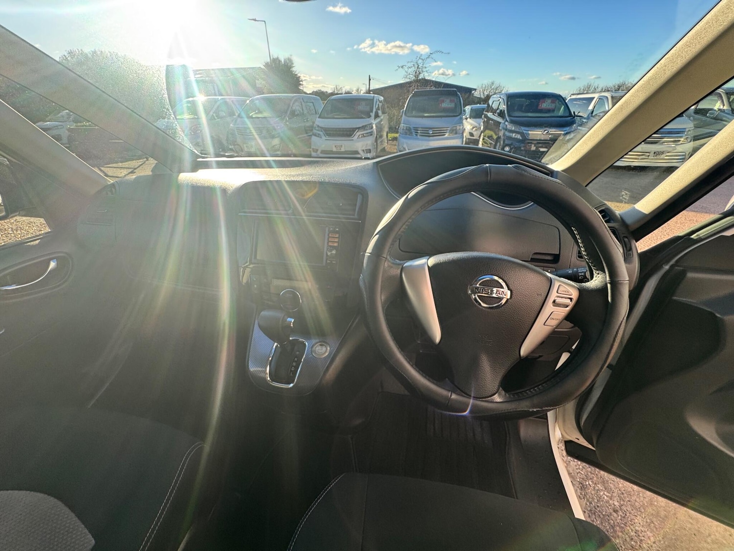 Used Nissan Serena for sale - 76714980: Photo 26