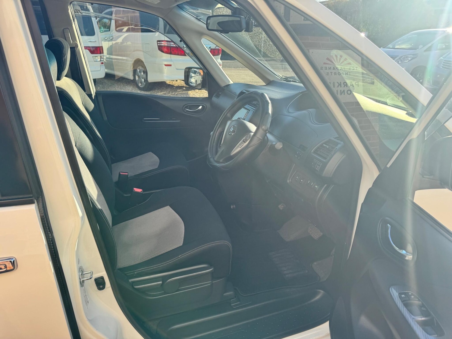 Used Nissan Serena for sale - 76714980: Photo 27